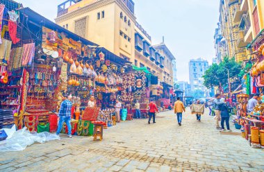 Cairo, Mısır - 20 Aralık 2017: Geleneksel Mısır ev aksesuar ve süslemeler, Han El-halili Souq tezgahları en ilginç piyasada, 20 Aralık Kahire olan.