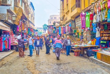 Cairo, Mısır - 20 Aralık 2017: Han El-halili Souq sadece Turizm Pazarı Hediyelik eşya ile değil, yerli, 20 Aralık Kahire için de düzenli bir Pazar.