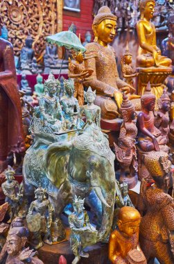 Atölye Shwe-GUI-do üç aylık dönemin geleneksel el sanatları zevk, Buda, Nat Tanrılar, Kraliyet ailesi ve hayvanlar, Mandalay, Myanmar gösteren çarpıcı ahşap ve bronz heykeller, izlemek için en iyi yerlerdir.