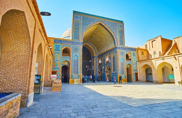 伊朗雅兹德 2017年10月18日 10月18日 在雅兹德 华丽的伊斯兰蔚蓝瓷砖图案覆盖了 Jameh 清真寺的砖 Iwan — 图库照片