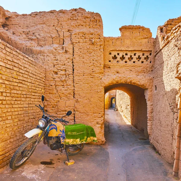 Vintage Cykeln Parkeras Smala Medeltida Adobe Gatan Yazd Iran — Stockfoto