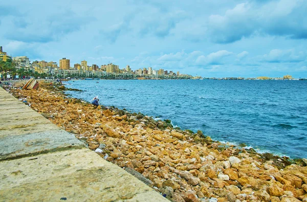 Línea Playa Ciudad Está Cubierta Rocas Para Protegerla Las Olas — Foto de Stock