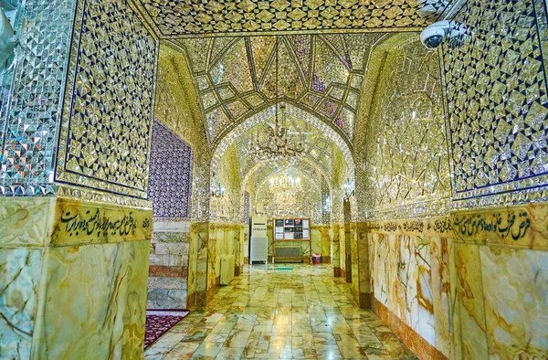 伊朗雅兹德 2017年10月18日 10月18日 在雅兹德 几乎所有的伊玛目扎德赫贾法尔神社的大厅和走廊都装饰着令人惊叹的镜子 — 图库照片