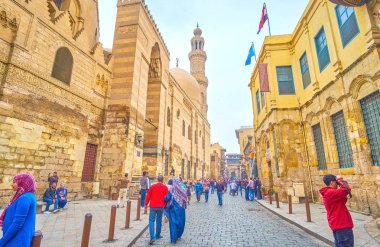 Cairo, Mısır - 20 Aralık 2017: Tarihsel Al-Muizz sokak 20 Aralık Kahire ile doğal arka plan, güzel fotoğraflar yapmak fotojenik bir yer.