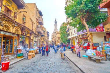 Cairo, Mısır - 20 Aralık 2017: Ticaret alanı eski Cairo Al-Muizz sokak, Ortaçağ parçası ile 20 Aralık Kahire'de komşular.