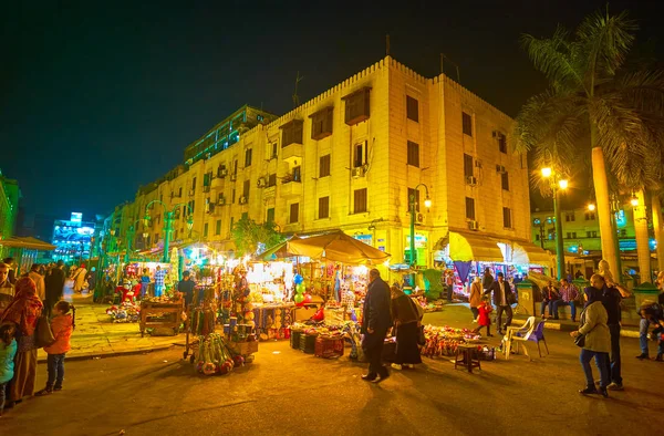 カイロ エジプト 2017 ミダン フセイン広場夕暮れが巨大なマーケットと地元の頭が 日カイロのショッピングのための群集に変換後 — ストック写真