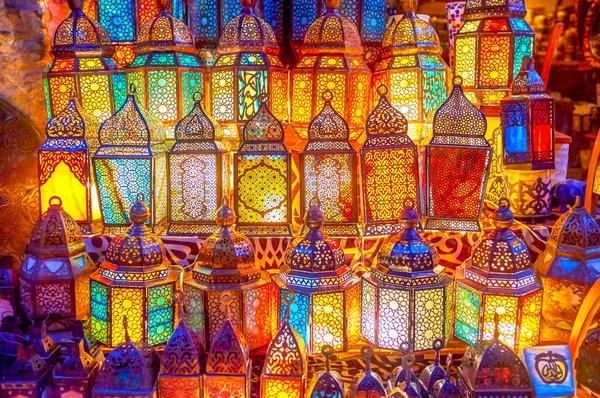 Las Hermosas Linternas Árabes Brillantes Diferentes Formas Famosa Tienda Iluminación — Foto de Stock