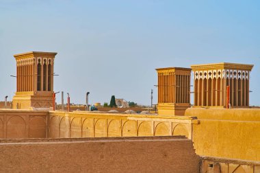 Yazd şehrin badgirs (windcatchers) çölde, Iran bulunan bu şehrin tarihi ilçede birçok korunmuş windcatchers nedeniyle bir takma olduğunu.