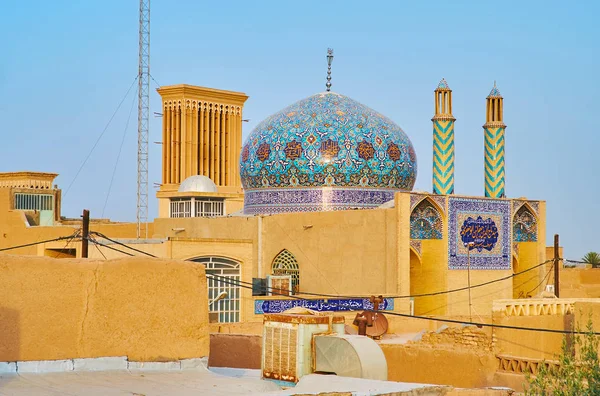 Шедевр Выложенный Плиткой Купол Минареты Мечети Имамзаде Сайед Фатоддин Реза — стоковое фото