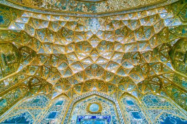 Benzersiz Fars tarzı, Isfahan, İran'ın Çehel Sotoun Palace mirrorwork dekorasyonu ile güzel petek