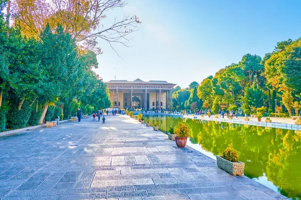 Isfahan Iran October 2017 Way Chehel Sotoun Palace Lush Garden — Stock Photo, Image