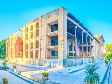 Isfahan, Iran - 19 Ekim 2017: Büyük Çehel Sotoun sarayın en güzel biri, Farsça Şah'ın resmi resepsiyonlar için 19 Ekim Isfahan içinde inşa edildi