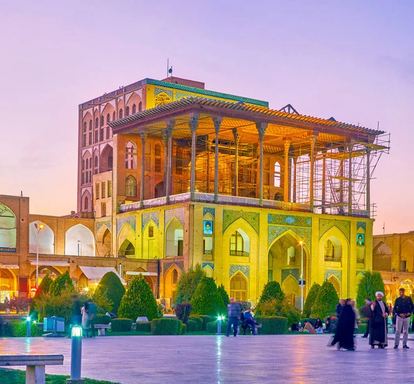 伊朗伊斯法罕 2017年10月19日 9日在伊斯法罕举行的宏伟的阿里 卡普宫 有覆盖的画廊 可以看到纳什克 贾哈德广场的景色 — 图库照片