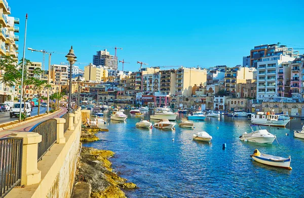 Julians Malta Června 2018 Spinola Bay Přístav Mnoha Malých Rybářských — Stock fotografie