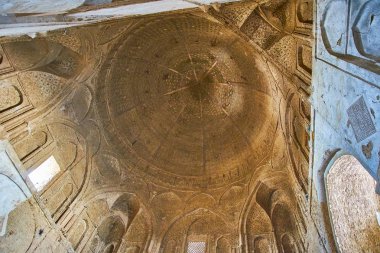 Isfahan, Iran - 21 Ekim 2017: Jameh Camii - Kuzey kubbe karmaşık tuğla en eski şehir, camide günü 21 Ekim Isfahan korunmuş.