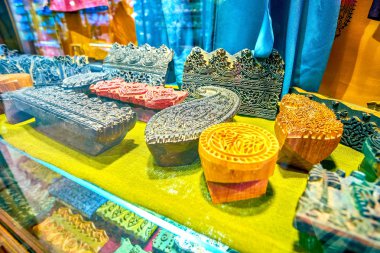 Isfahan, Iran - 19 Ekim 2017: Tarih 19 Ekim Isfahan, tekstil, geleneksel süsleme yapmak için geleneksel ghalamkar pul variey