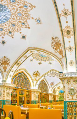 Isfahan, Iran - 19 Ekim 2017: Baastan Restoran ana tarihi yerler, yanındaki merkezi kare üzerinde 19 Ekim Isfahan içinde bulunan en popüler turistik yerler şehrin biridir