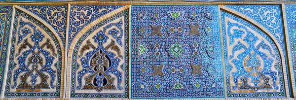 Güzel tuğla ve süslü döşeme, Isfahan, Iran ile Jameh caminin Güney Portal (Iwan) dekoratif ayrıntıları.