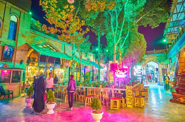 Isfahan Irão Outubro 2017 Pequeno Pátio Grande Bazar Com Pequeno — Fotografia de Stock