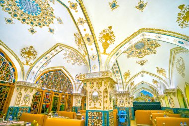 Isfahan, Iran - 19 Ekim 2017: Baastan en iyi konumu ve lezzetli Farsça mutfağı, nedeniyle turistler restoran arasında sevgili üzerinde 19 Ekim Isfahan içinde biri