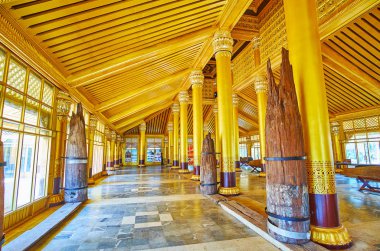 Bago, Myanmar - 15 Şubat 2018: Doğal büyük seyirci salon (aslan taht salonu) 15 Şubat Bago tarihi royal Kanbawzathadi Sarayı.