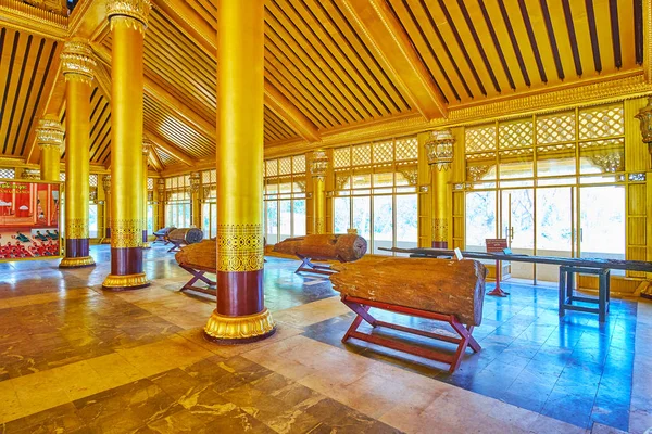 缅甸巴戈 2018年2月15日 2月15日在巴戈修复的坎巴扎提迪金宫大观众大厅 狮子王座大厅 中保存的柚木柱的部分 — 图库照片