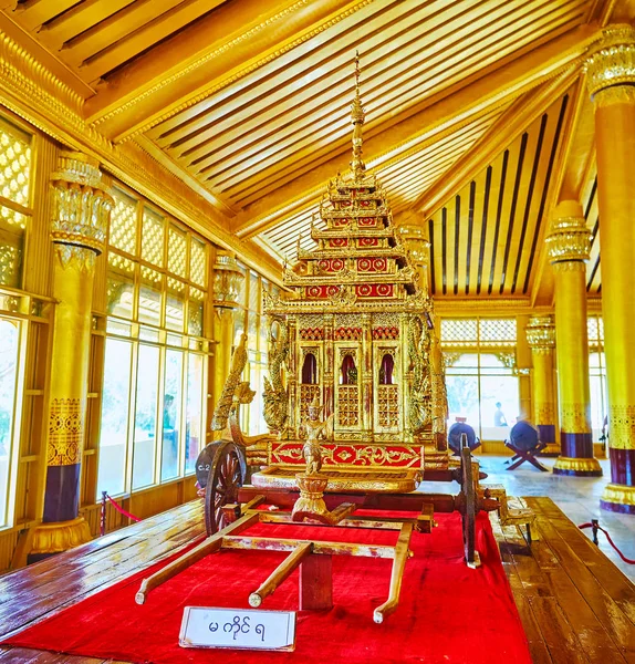 バゴー ミャンマー 2018 豊富な装飾と Kanbawzathadi 黄金のライオンの玉座ホール宮殿 バゴーの Multistaged Pyatthat 屋根中世ロイヤル — ストック写真