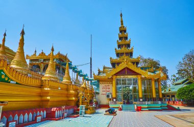 Bago, Myanmar - 15 Şubat 2018: Güzel görüntü hanesi Shwemawdaw Pagoda 15 Şubat Bago ana onun altın stupa dibinde.
