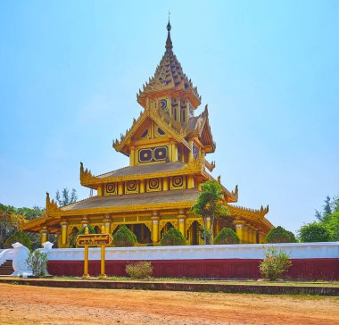 Zengince dekore arı taht salonu, Kanbawzathadi karmaşık geleneksel Birmanya mimarisi ile pyatthat (multitired) çatı, yaldızlı, ahşap oymalar ve güzel desenler, Bago, Myanmar, örnek yer