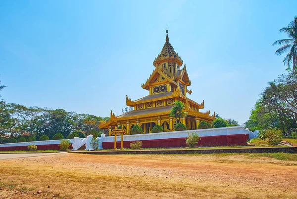 Pintoresco Bee Bhammayarthana Throne Hall Kanbawzathadi Palacio Con Decoraciones Talladas —  Fotos de Stock
