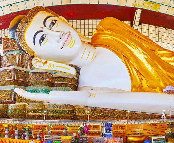 Bagó Mianmar 2018 Február Fej Shwethalyaung Buddha Díszített Koronát Tükör — Stock Fotó