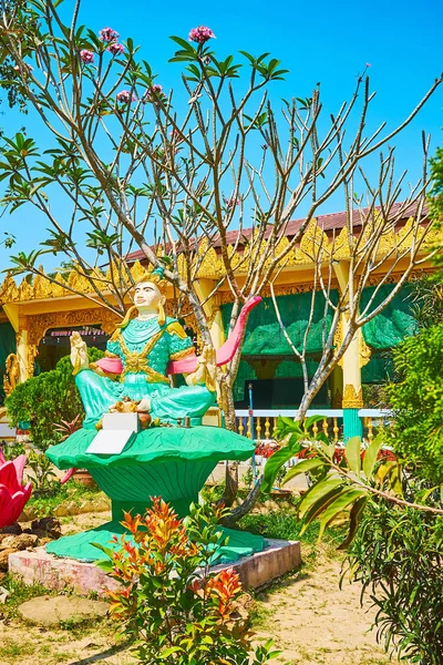Jardín Mya Tha Lyaung Reclinando Templo Buda Con Escultura Nat — Foto de Stock