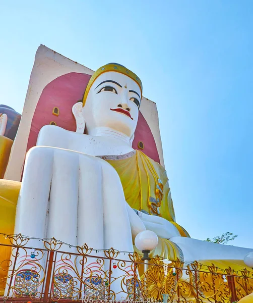 Kyaik Pun Pagoda Známý Pro Jeho Obří Sochy Čtyř Buddhů — Stock fotografie