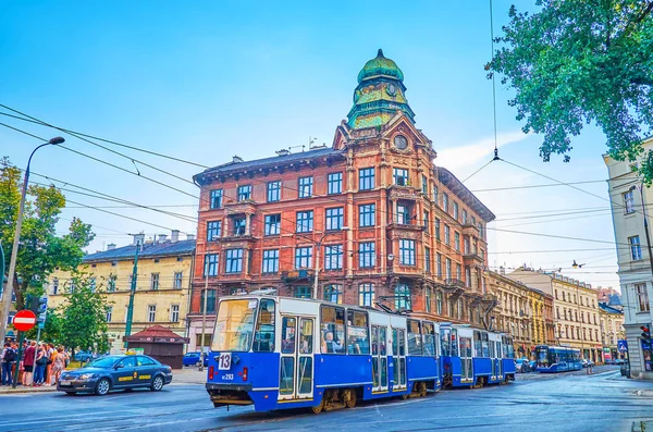 Krakow Polonia Junio 2018 Viejo Tranvía Recorre Concurrida Avenida Jozef —  Fotos de Stock