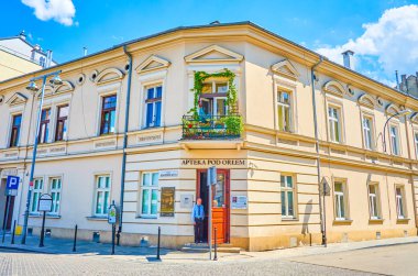 Krakow, Polonya - 21 Haziran 2018: Tarihsel Apteka Pod Orlem Getto Kahramanlar Meydanı üzerinde 21 Haziran Krakow şehrinde müze haline dönüştürülür