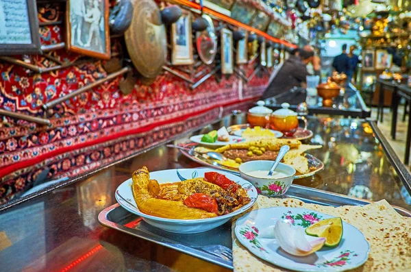 Isfahan Iran October 2017 Nikmati Makan Malam Tradisional Rumah Teh — Stok Foto
