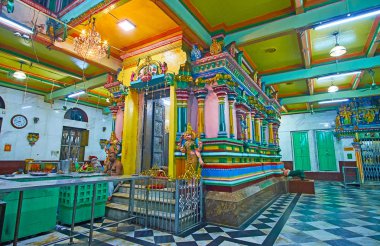 Yangon, Myanmar - 15 Şubat 2018: Dua hall, Sri Kaali Amman Hindu tapınağı onun ana tapınak (Kutsal) gelebilir-griha veya iç, 15 Şubat Yangon Manzaralı.