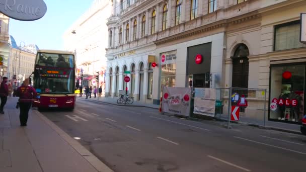 Wiedeń Austria Lutego 2019 Hop Hop Piętrowy Autobus Przyjechał Stacji — Wideo stockowe