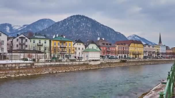 Bad Ischl Österrike Februari 2019 Promenad Längs Stranden Floden Traun — Stockvideo