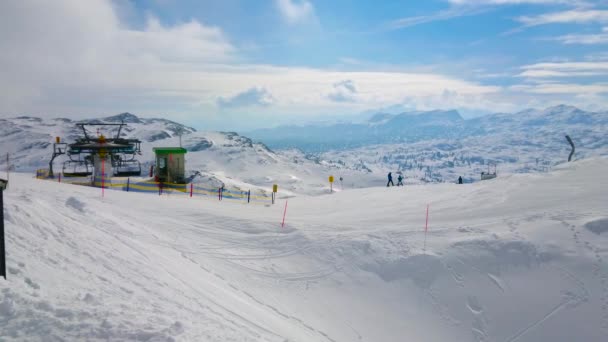 Die Schneebedeckten Hänge Des Krippensteins Dachstein Bieten Skifahrern Snowboardern Und — Stockvideo