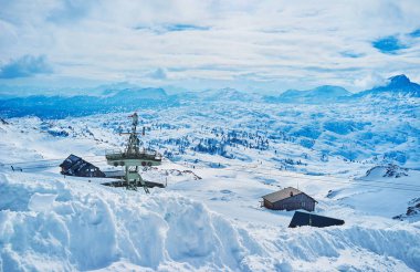 Kar drift, Dachstein-Krippenstein arkasında Alp manzara, 