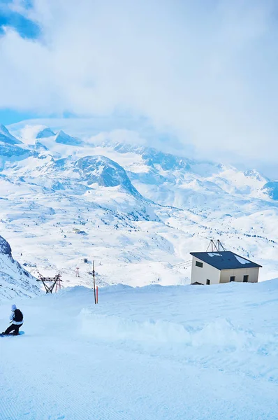 Snowboarder auf der Abfahrt, dachstein-krippenstein, salzkammergut, — Stockfoto
