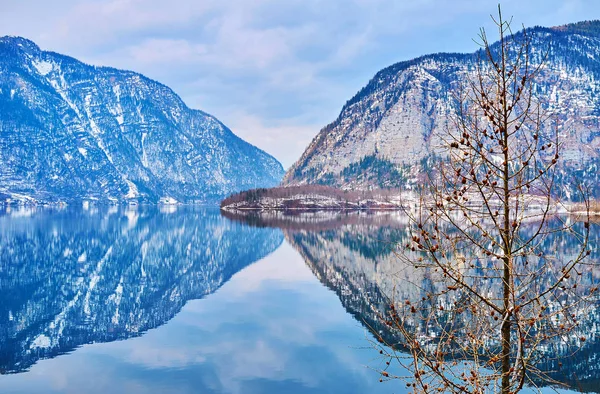 Spegelbild, Hallstatter se, Salzkammergut, Österrike — Stockfoto