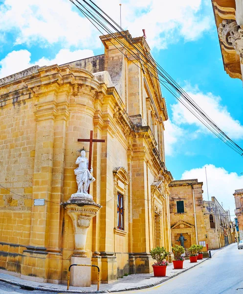 La estatua de la pared en la iglesia de Ta 'Giezu, Rabat, Malta — Foto de Stock