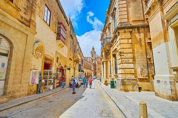 La calle turística de Mdina, Malta — Foto de Stock