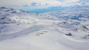 Krippenstein Dağı Dachstein Alps keşfetmek, kış spor aktiviteleri ve pastoral doğa, Salzkammergut, Avusturya zevk için mükemmel bir yerdir.