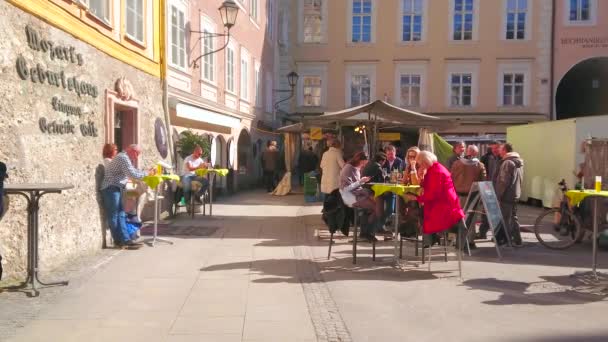 Salzburg Austria Febrero 2019 Las Pequeñas Mesas Bar Aire Libre — Vídeos de Stock