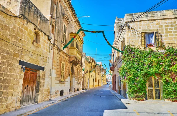 Guastalla, Malta sokaklarında yürümek — Stok fotoğraf