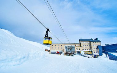 Teleferik üzerinde Dachstein-Krippenstein, Salzkammergut, Avusturya