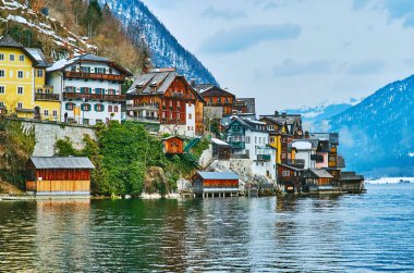 Hallstattersee göl, eski evleri Hallstatt, Salzkammergut, Aus